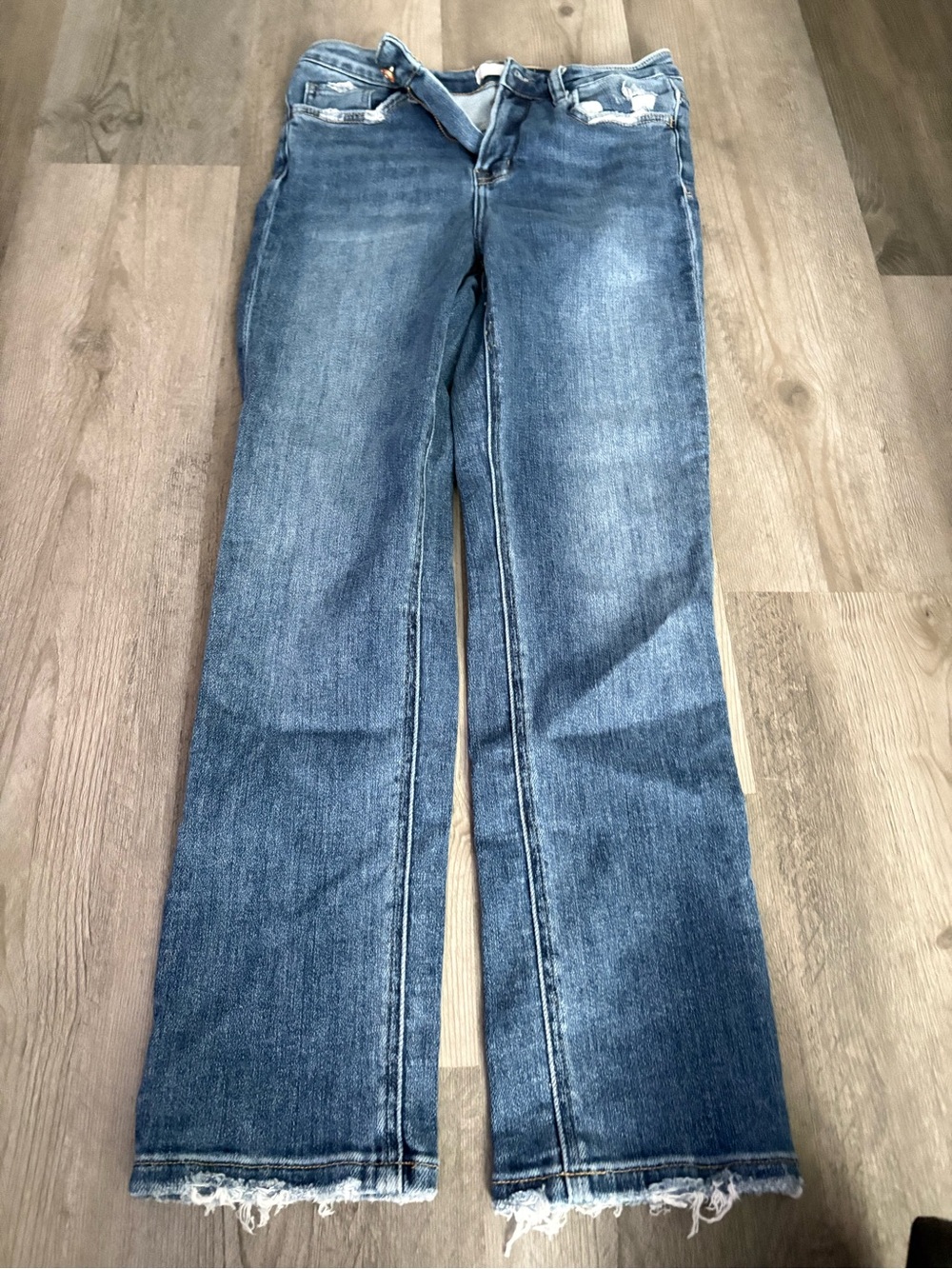 Straight-Leg Women's Jeans in Washed Blue with Raw Hem